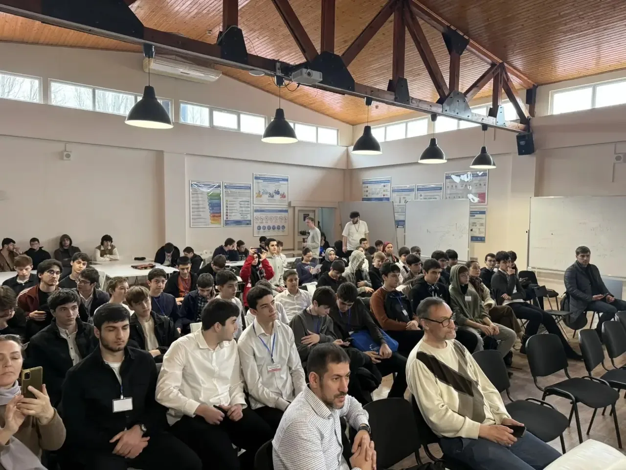 Цифровое будущее в руках молодых: в Дагестане стартовал хакатон VRARITHACK05